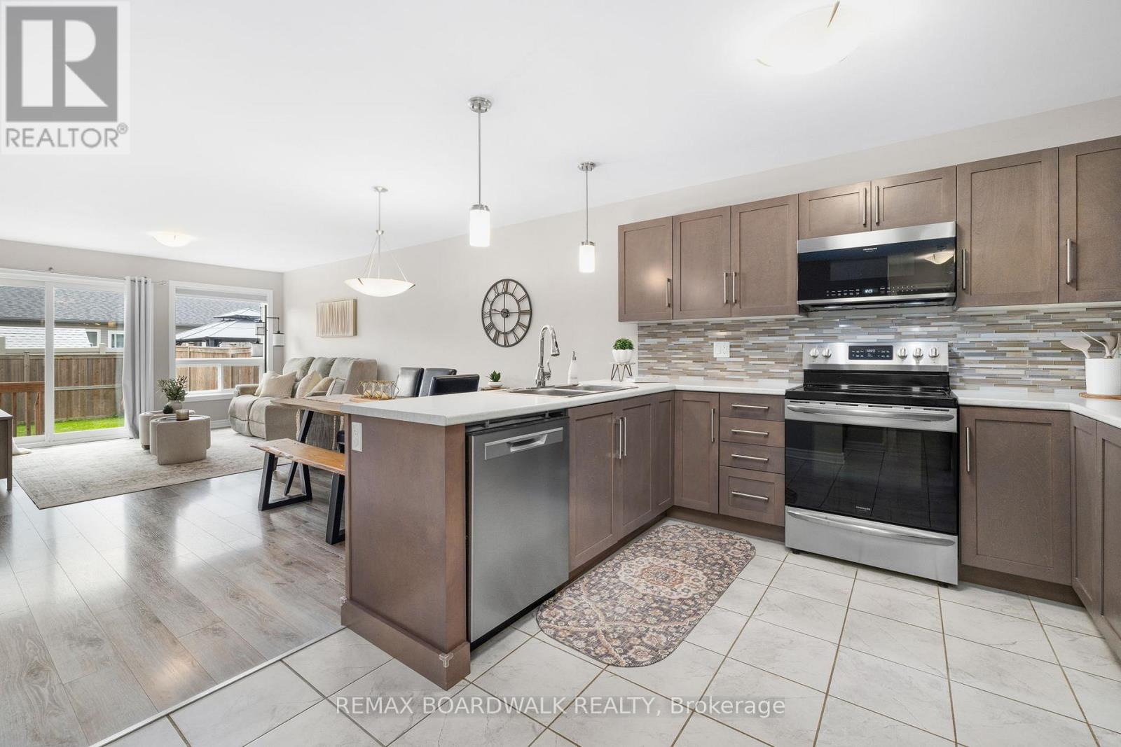 923 LEISHMAN DRIVE - 5