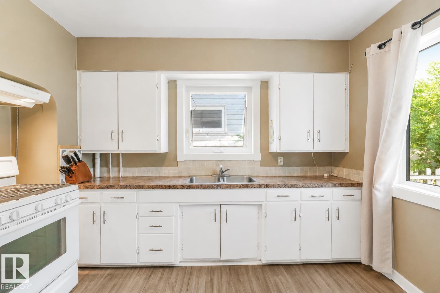 12130 95A Street NW - Photo 7