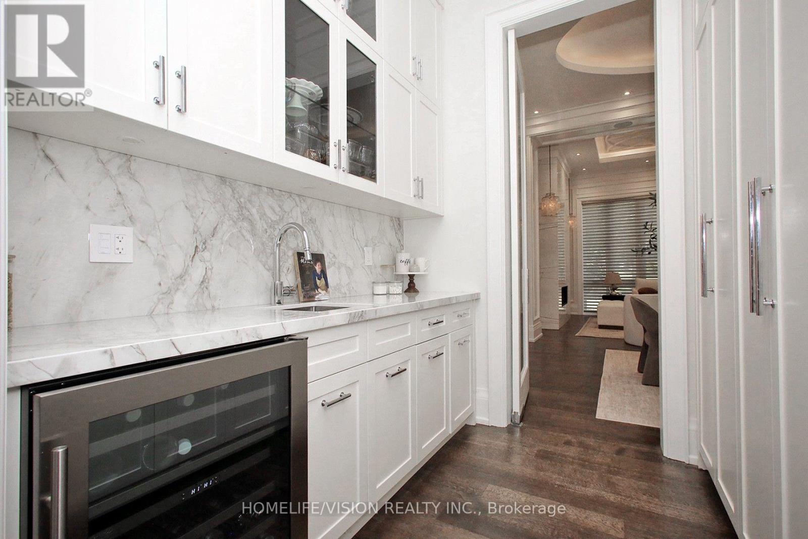 35 LONGWOOD DRIVE S - 20