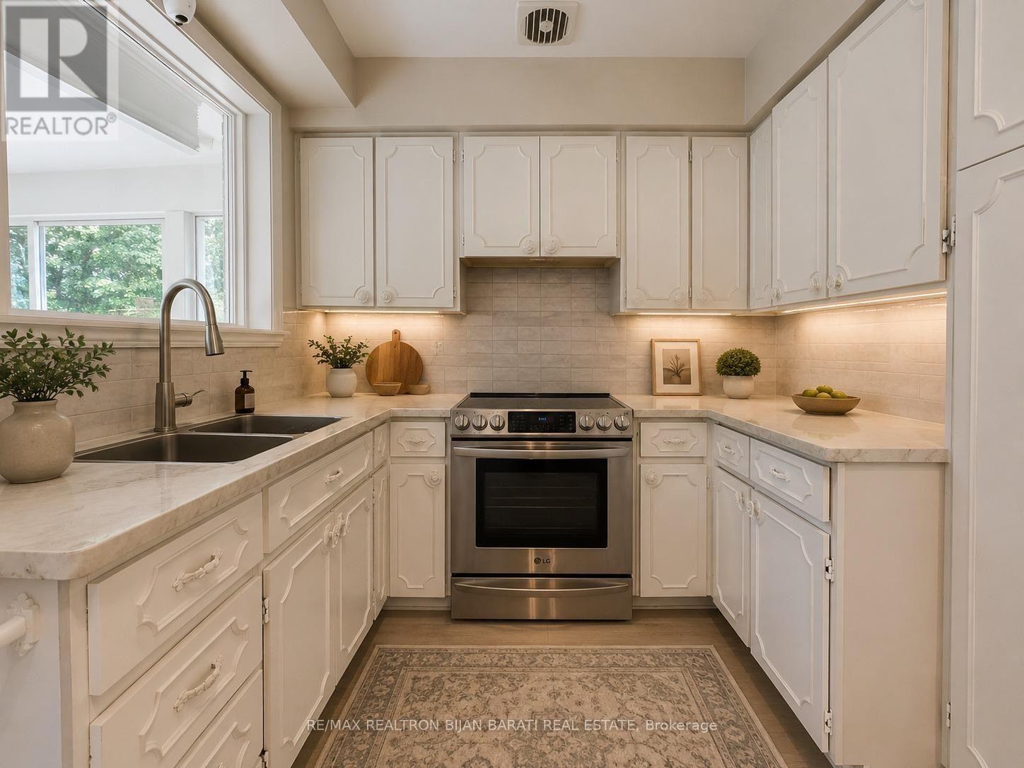 33 SUMNER HEIGHTS DRIVE - 7