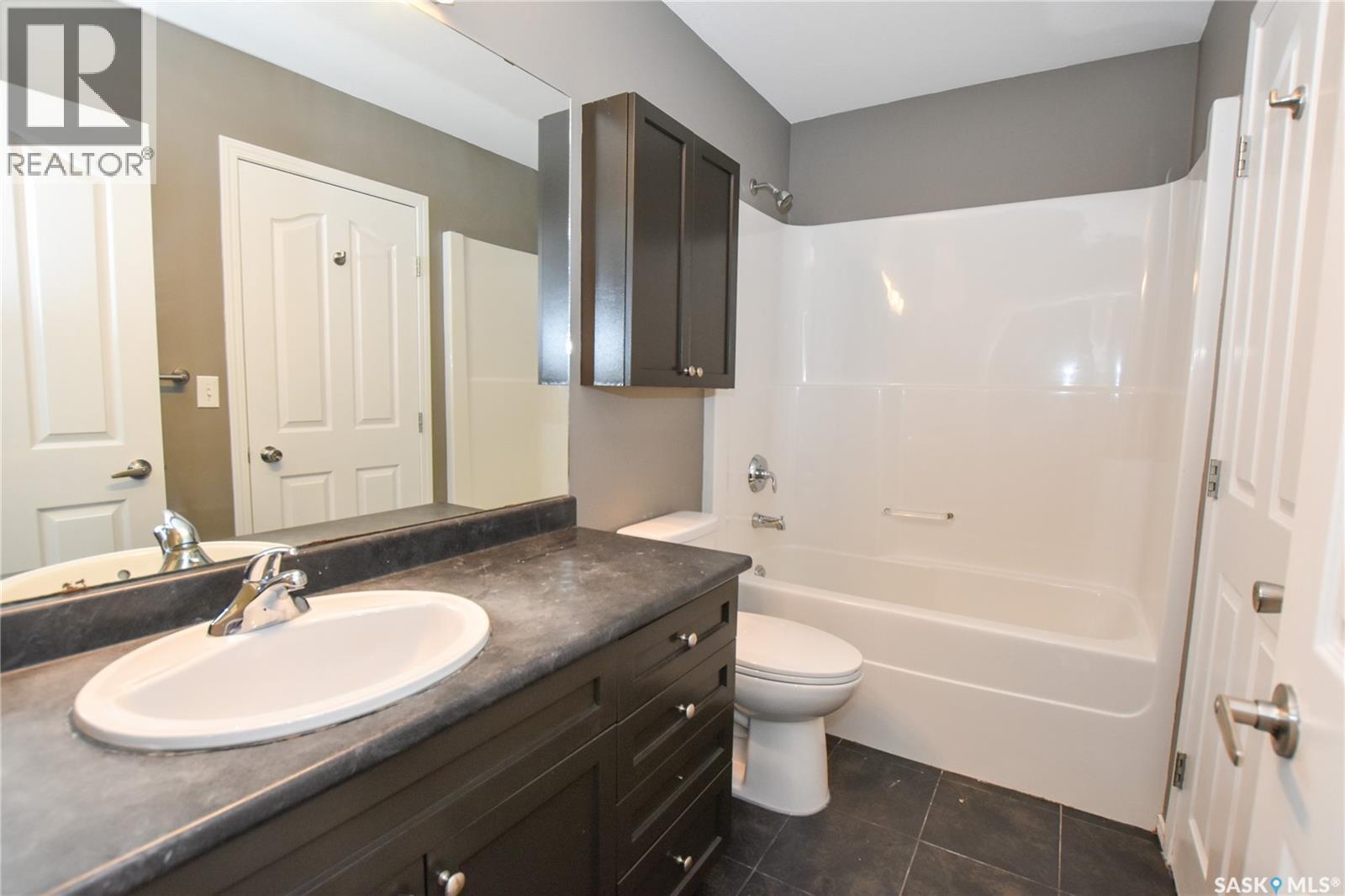 106 Geary CRESCENT - 21