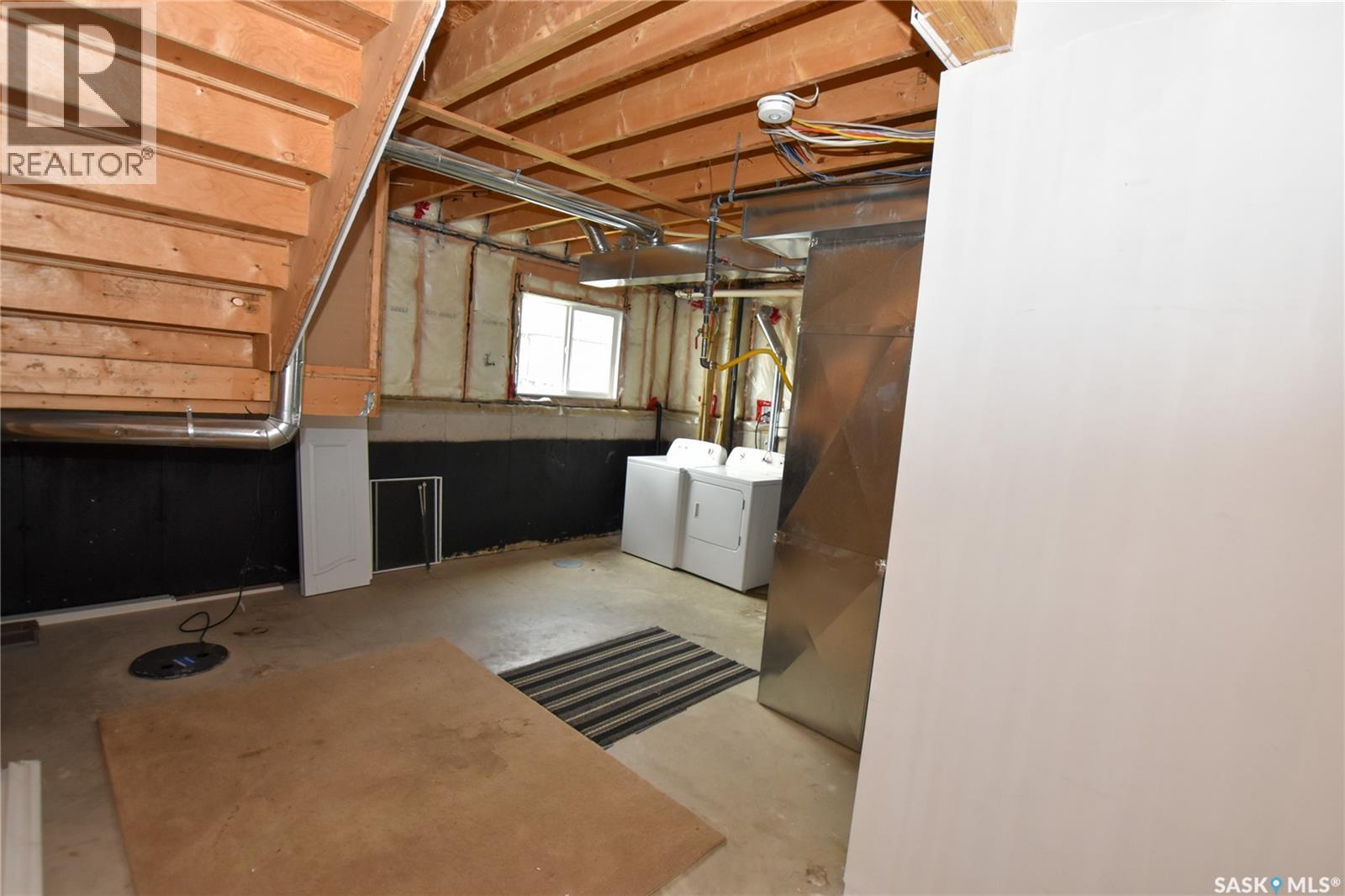106 Geary CRESCENT - 28