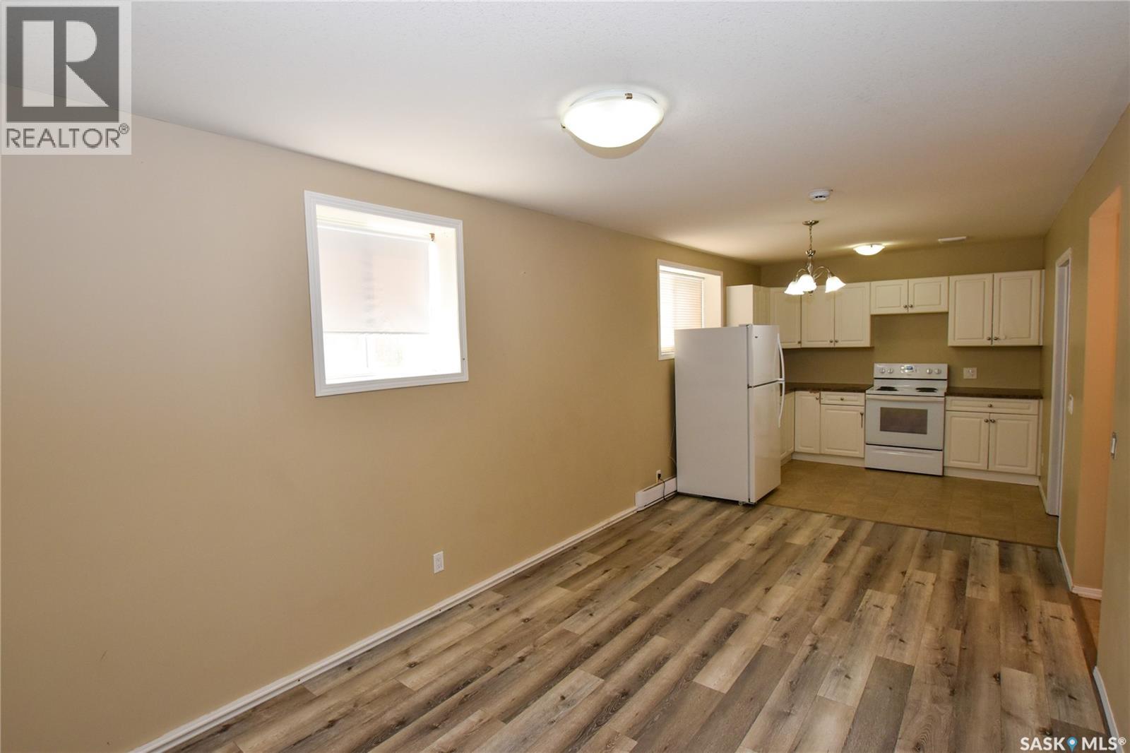 106 Geary CRESCENT - 32
