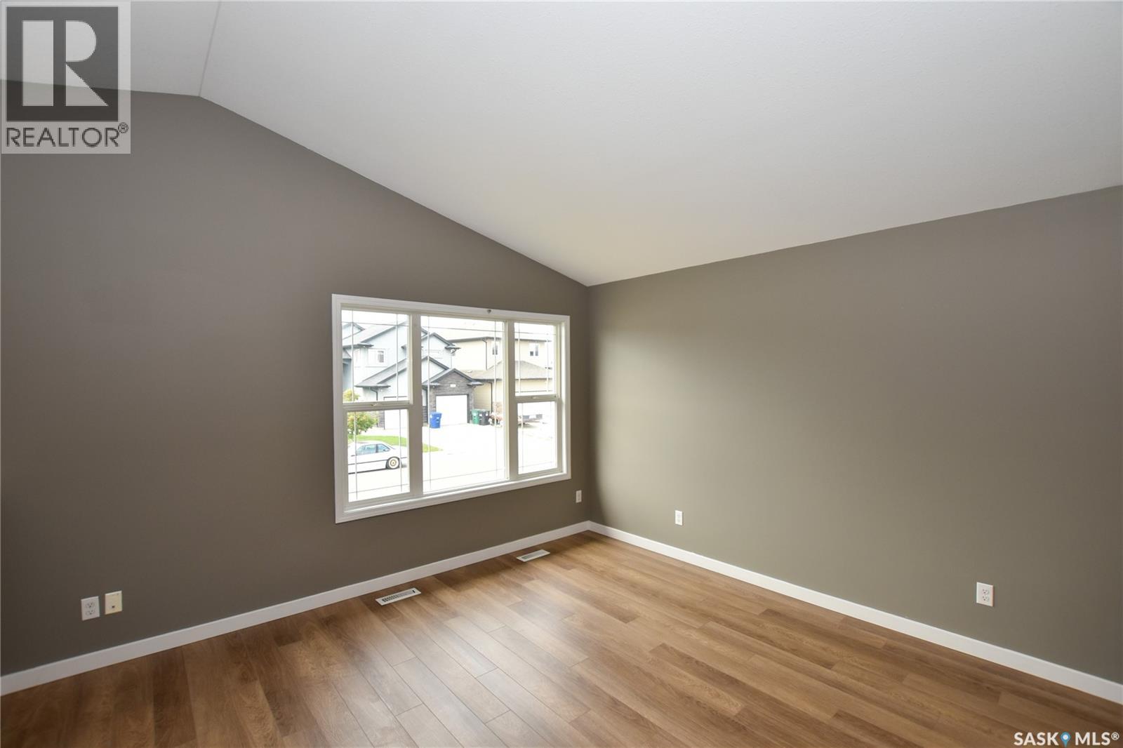 106 Geary CRESCENT - Image 4