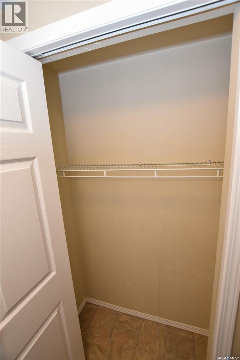 106 Geary CRESCENT - 44