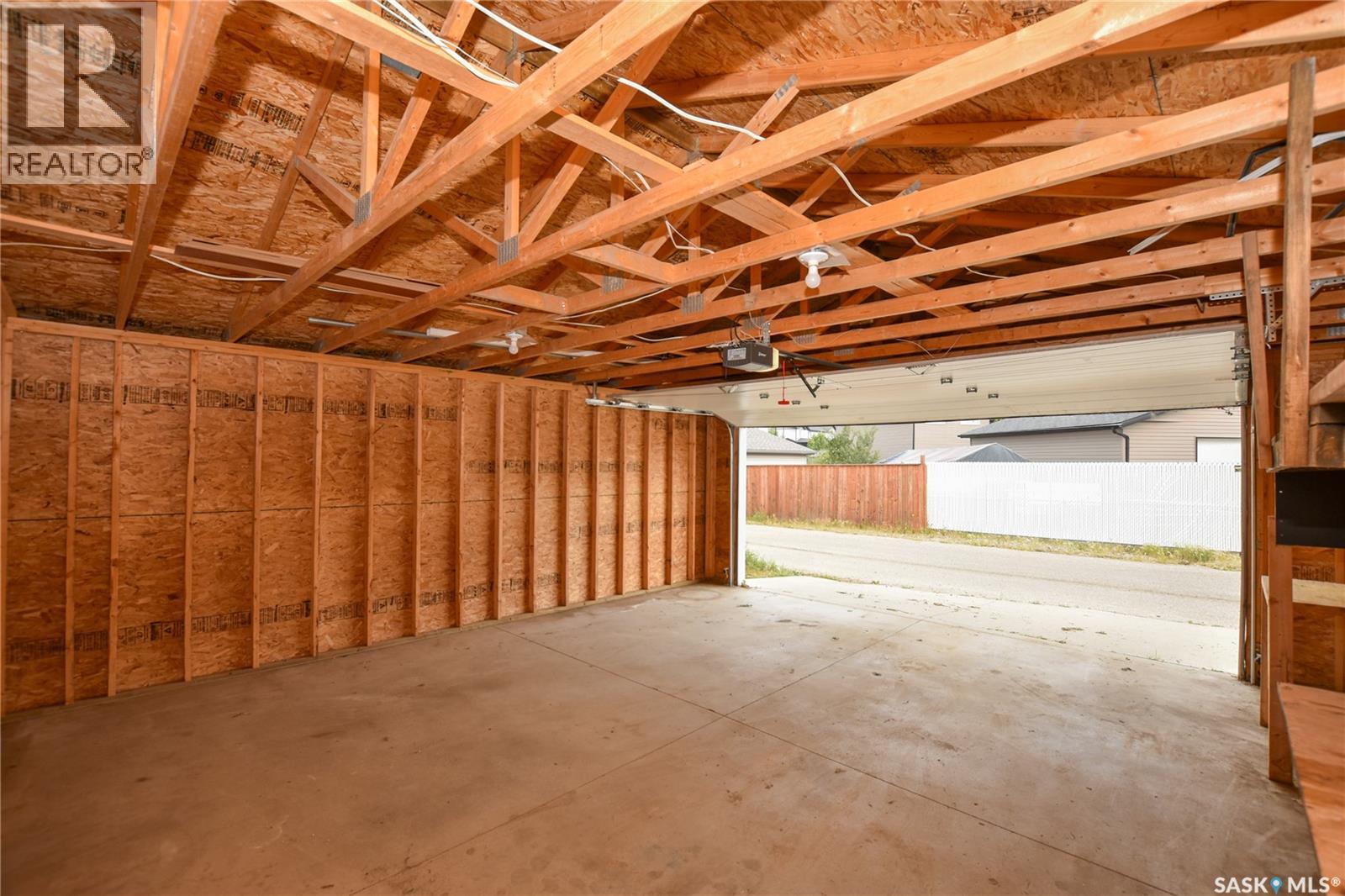 106 Geary CRESCENT - 53