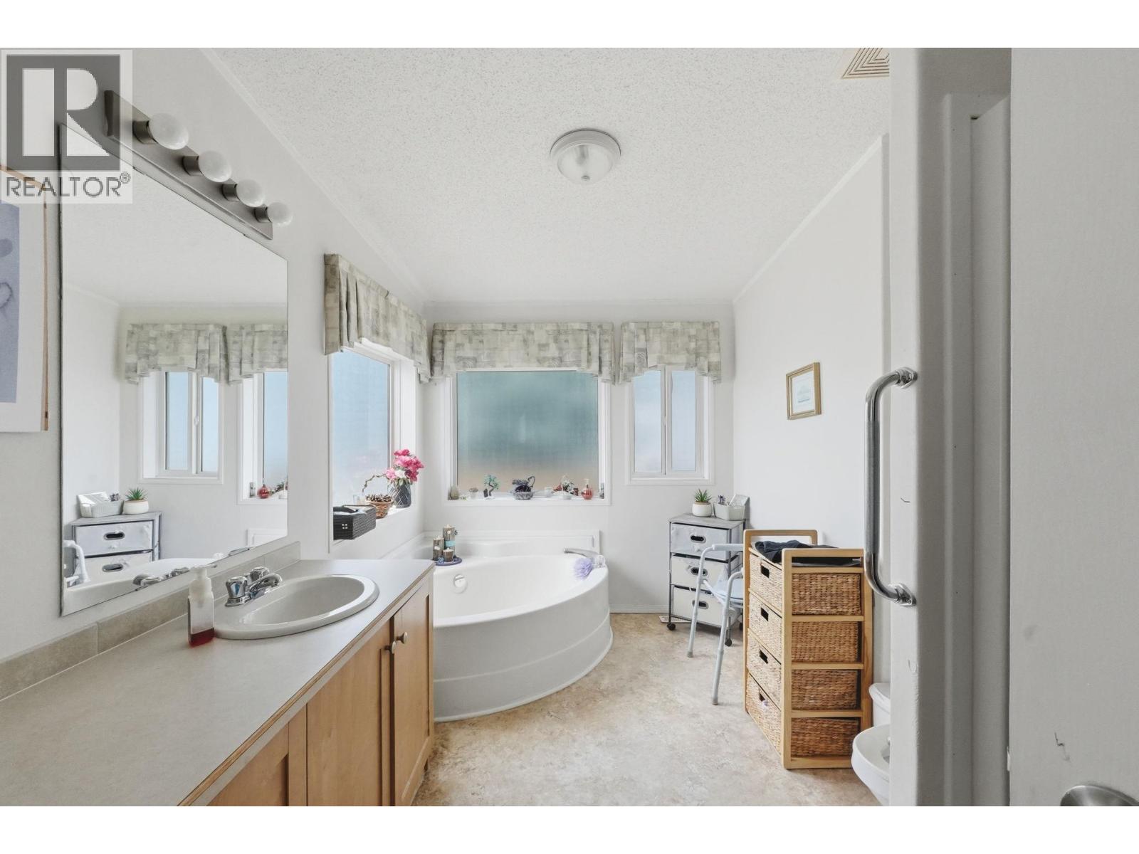 90 1750 Lenz Road, West Kelowna