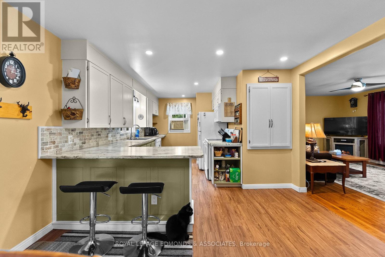 11132 & 11140 ROUND LAKE ROAD - Image 13