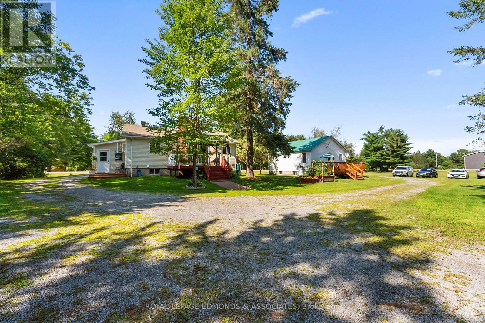 11132 & 11140 ROUND LAKE ROAD - Image 32