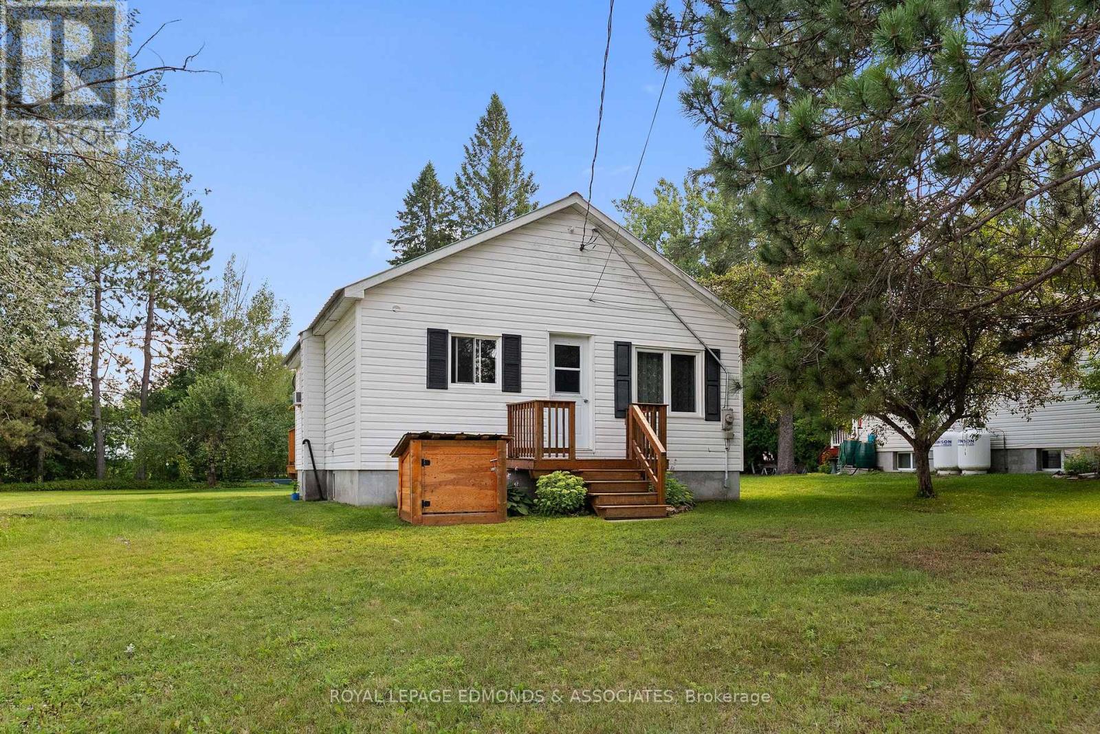 11132 & 11140 ROUND LAKE ROAD - 34