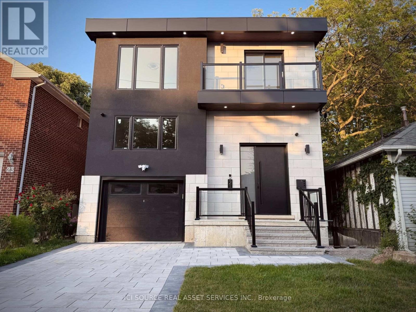 21 VANBRUGH AVENUE - 1