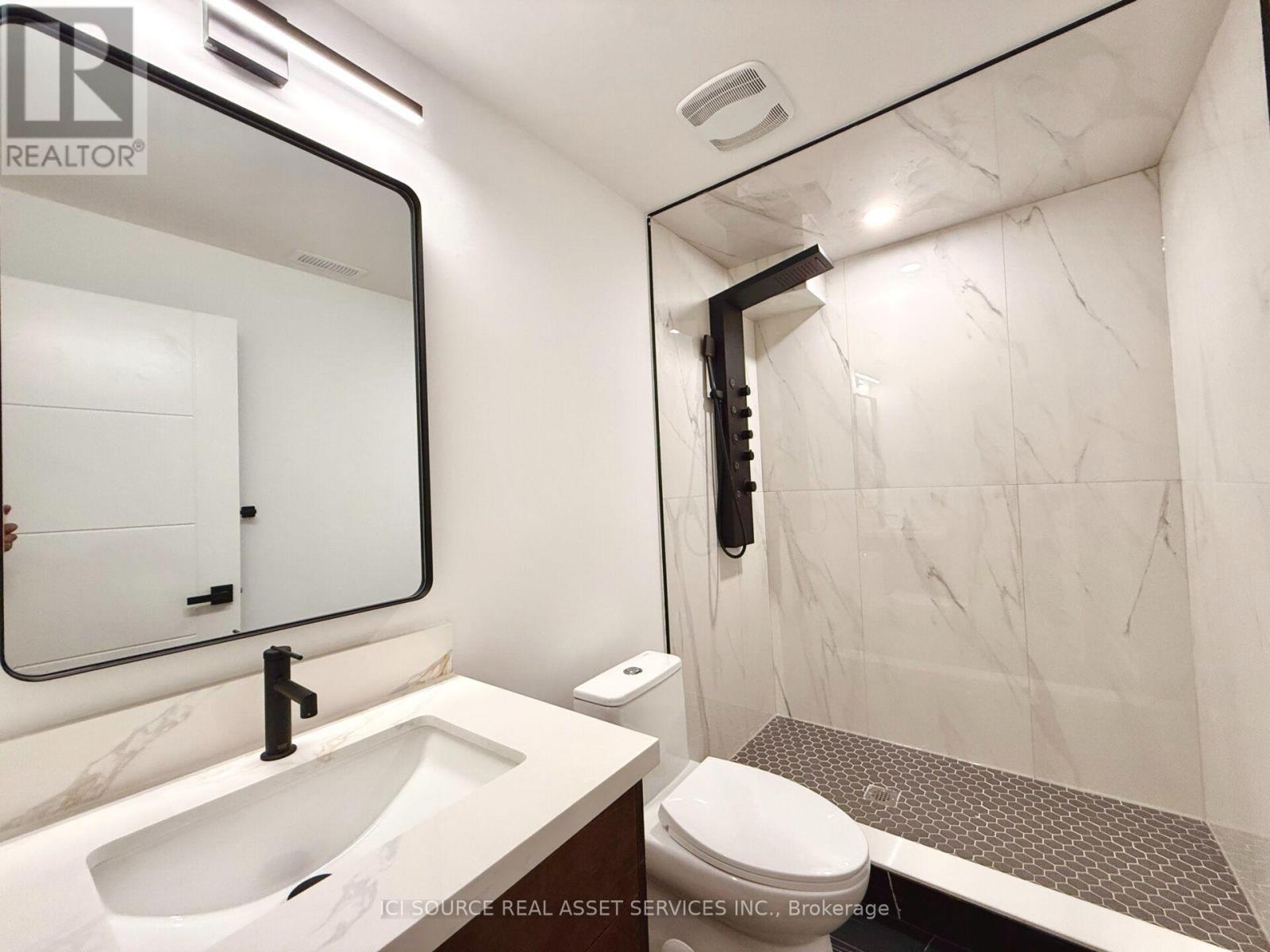 21 VANBRUGH AVENUE - 31
