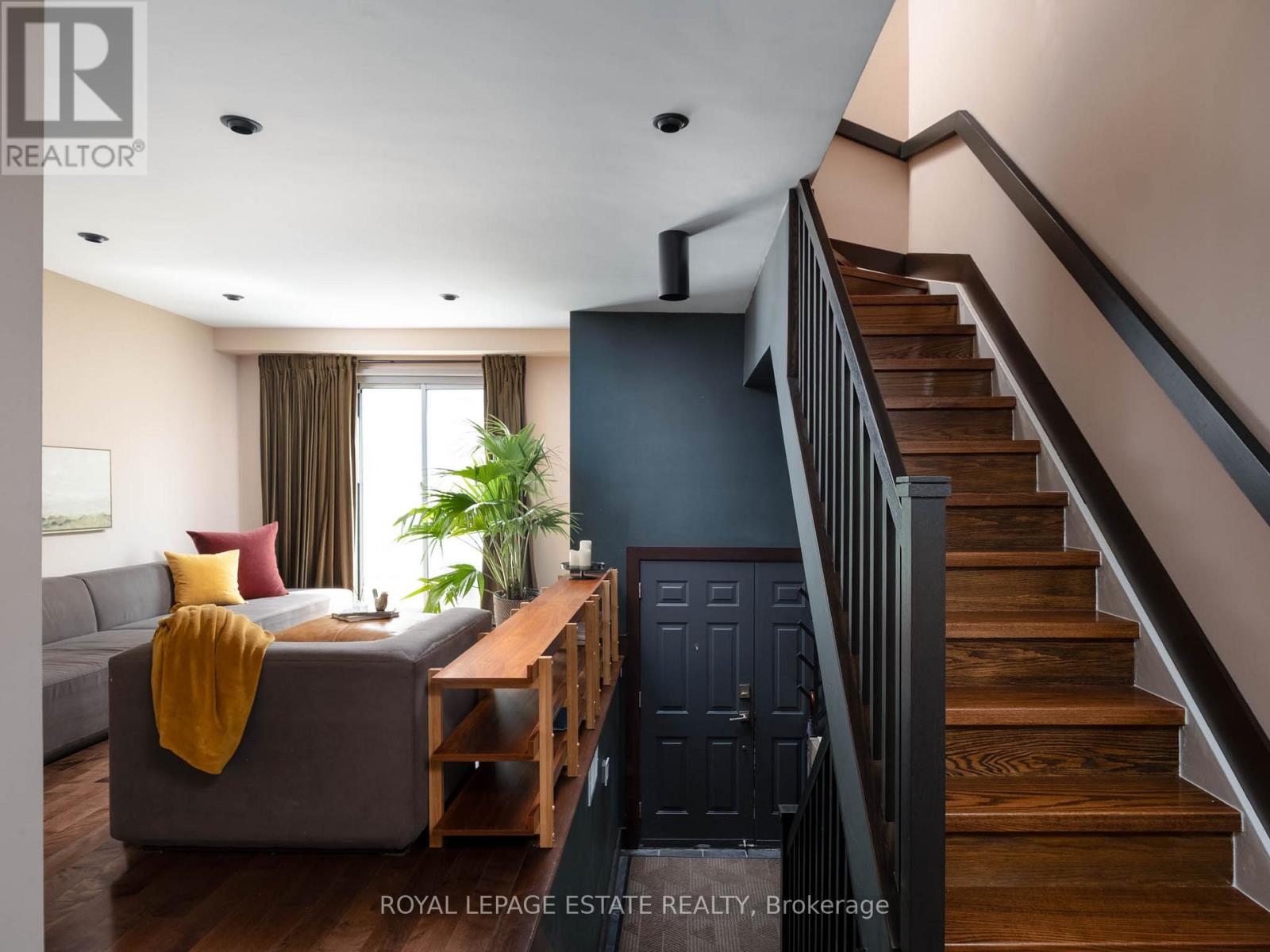 1916 JOHN STREET - 2