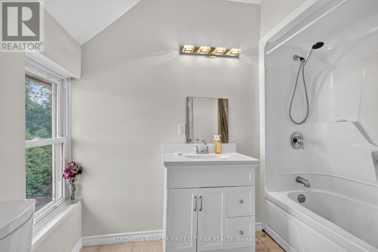 9 MAUD STREET - Image 19