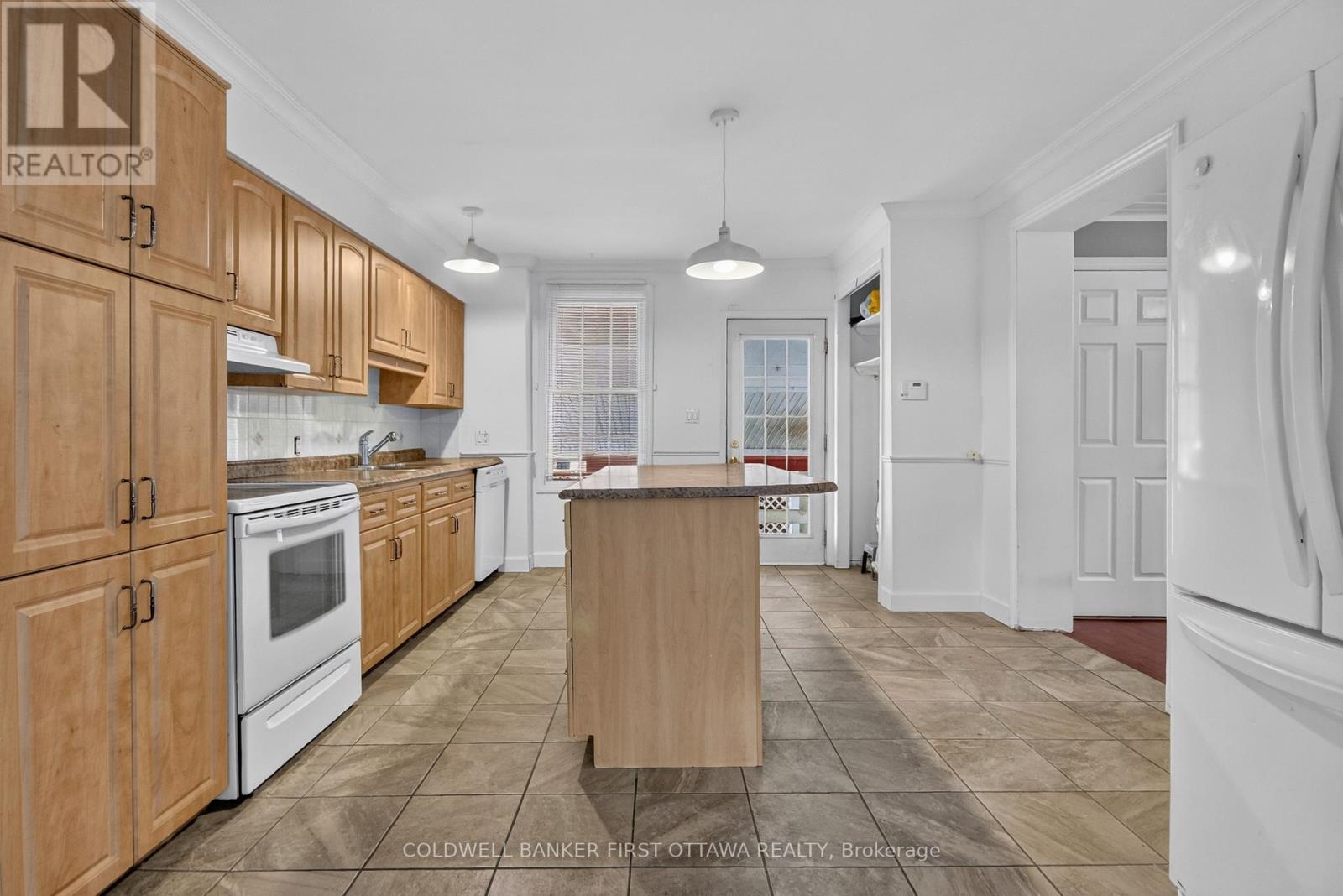 9 MAUD STREET - Image 6