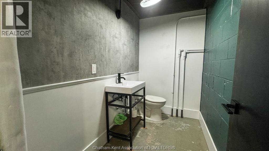 146 Wellington STREET West Unit# Unit 2&3, Chatham — photo 37