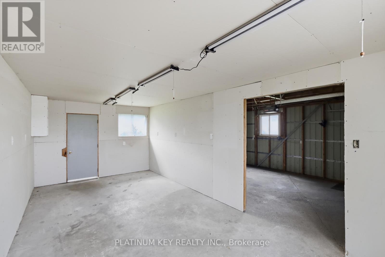 22942 WONDERLAND ROAD N - Image 35