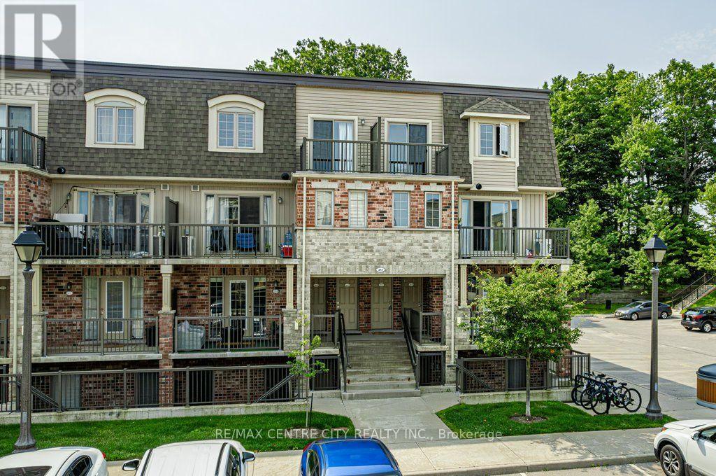 D - 243 RACHEL CRESCENT — photo 3