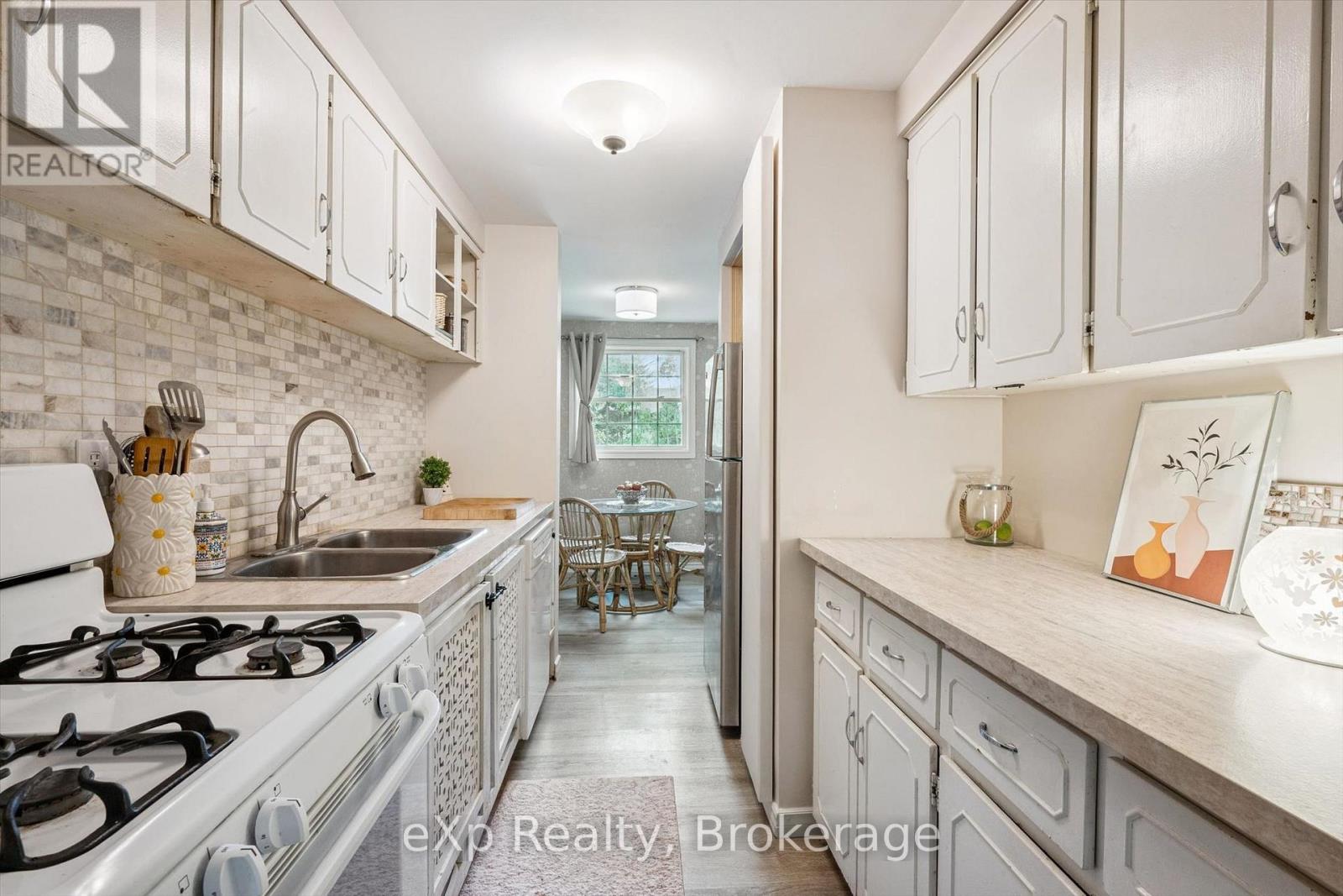 #16 383 EDINBURGH ROAD S - 13