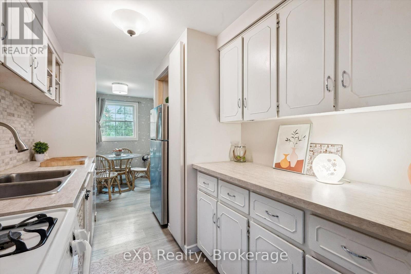 #16 383 EDINBURGH ROAD S - Image 14