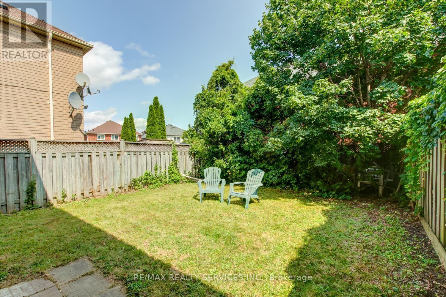 63 HERKES DRIVE - 32