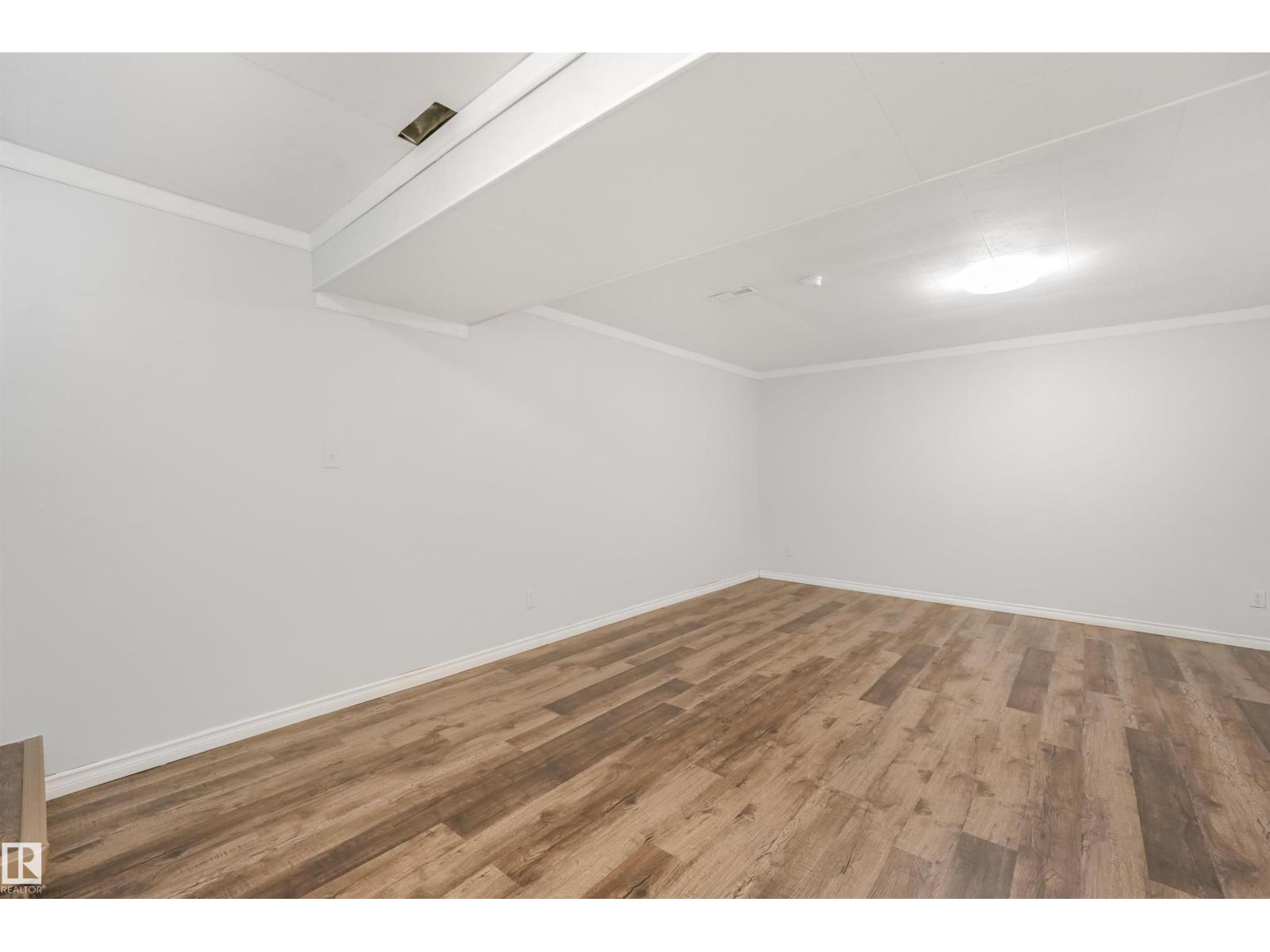 9702 95 Avenue - Photo 49