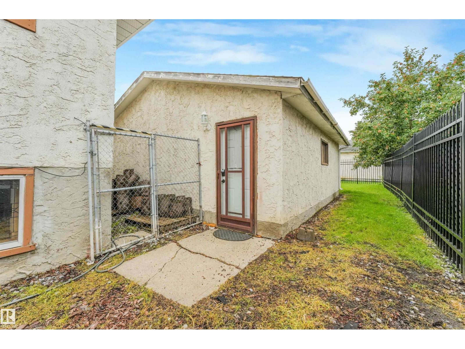 9702 95 AV - Image 60