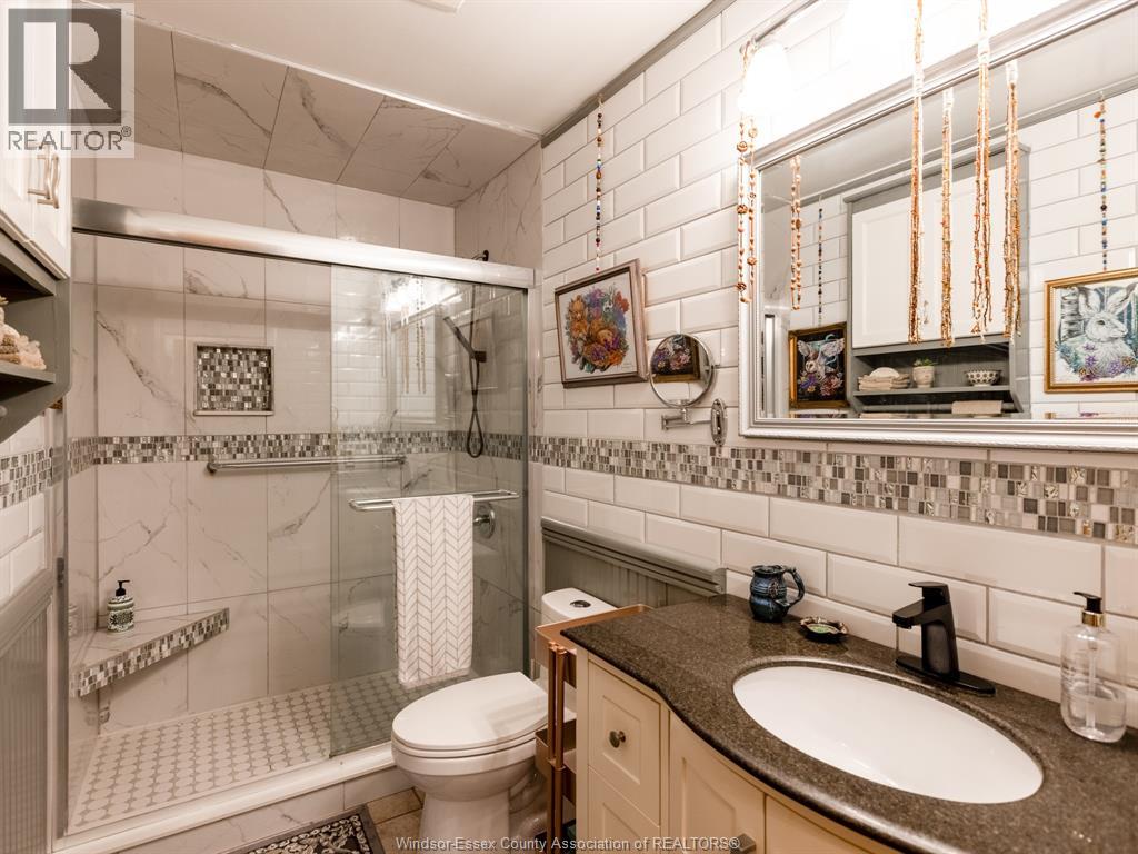 576 RICHMOND STREET - 17