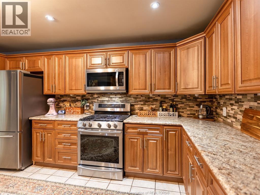 576 RICHMOND STREET - 21