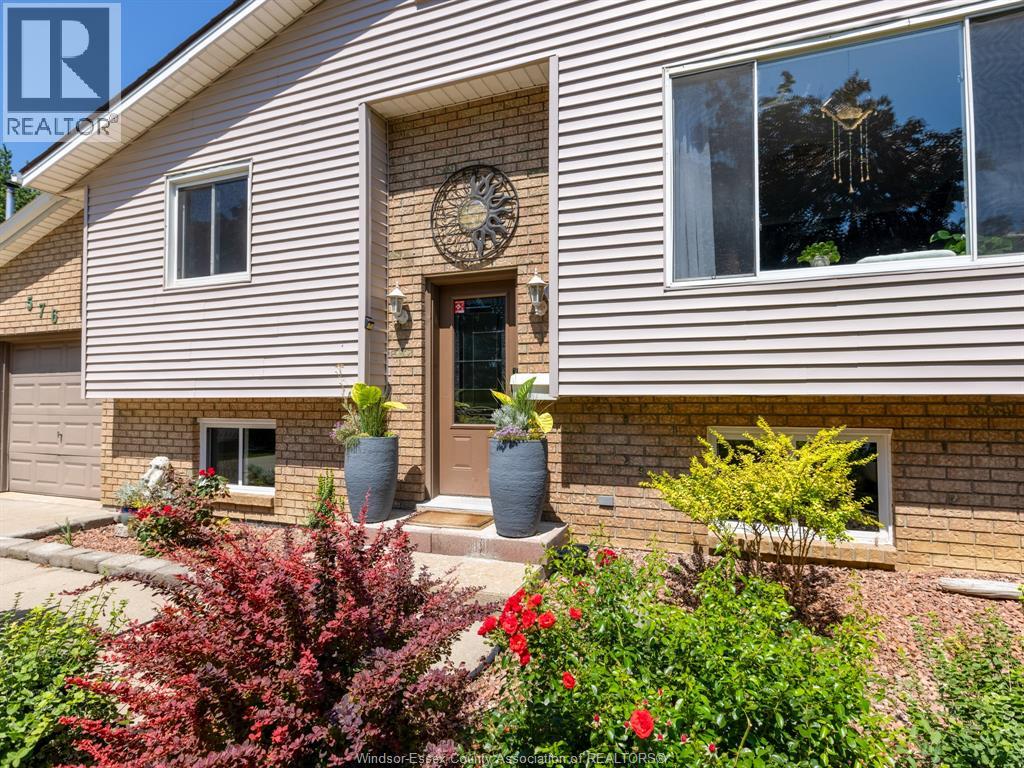 576 RICHMOND STREET - 3