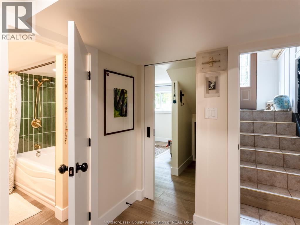 576 RICHMOND STREET - 32