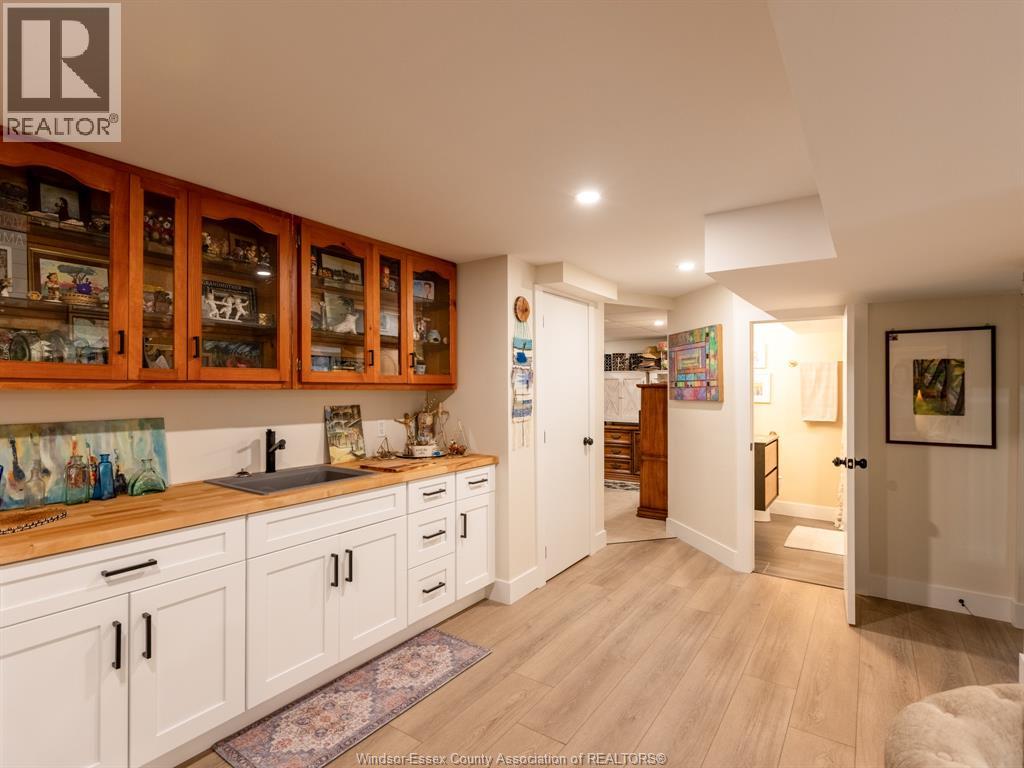 576 RICHMOND STREET - 33