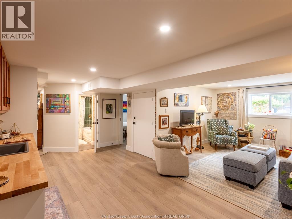 576 RICHMOND STREET - 35