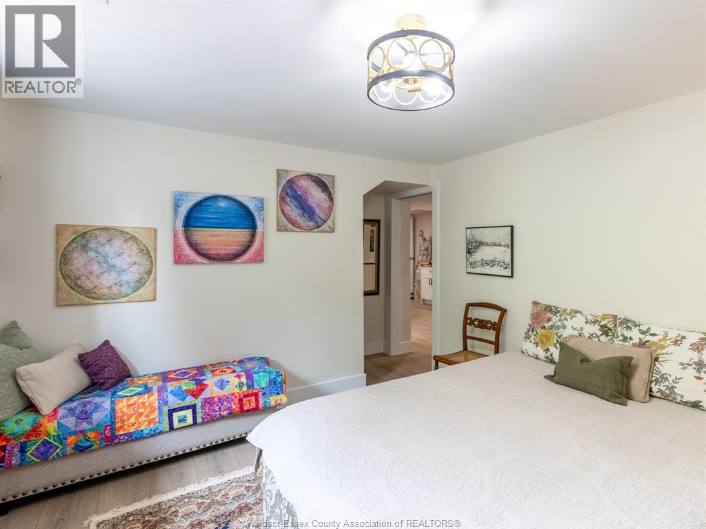 576 RICHMOND STREET - 38
