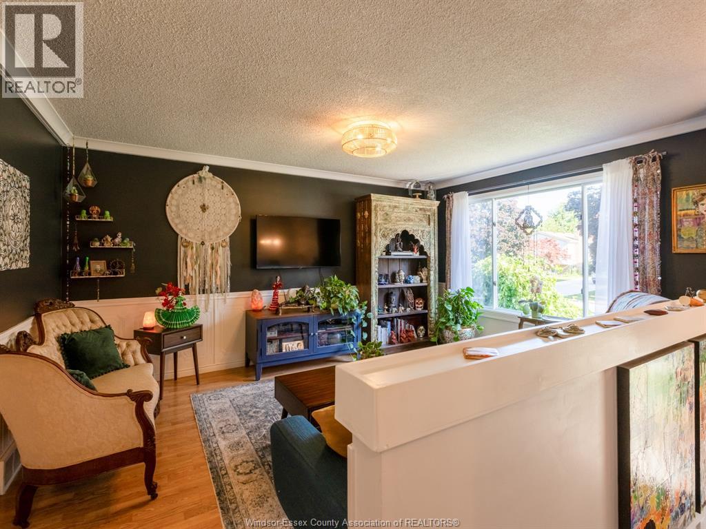 576 RICHMOND STREET - 5