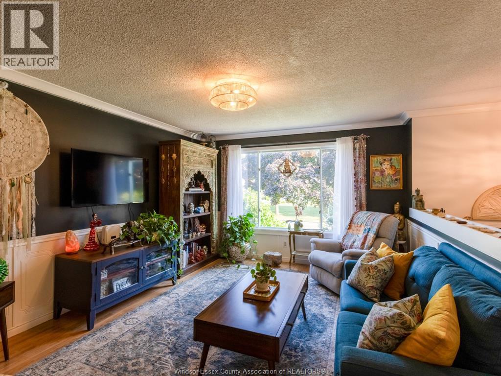 576 RICHMOND STREET - 8