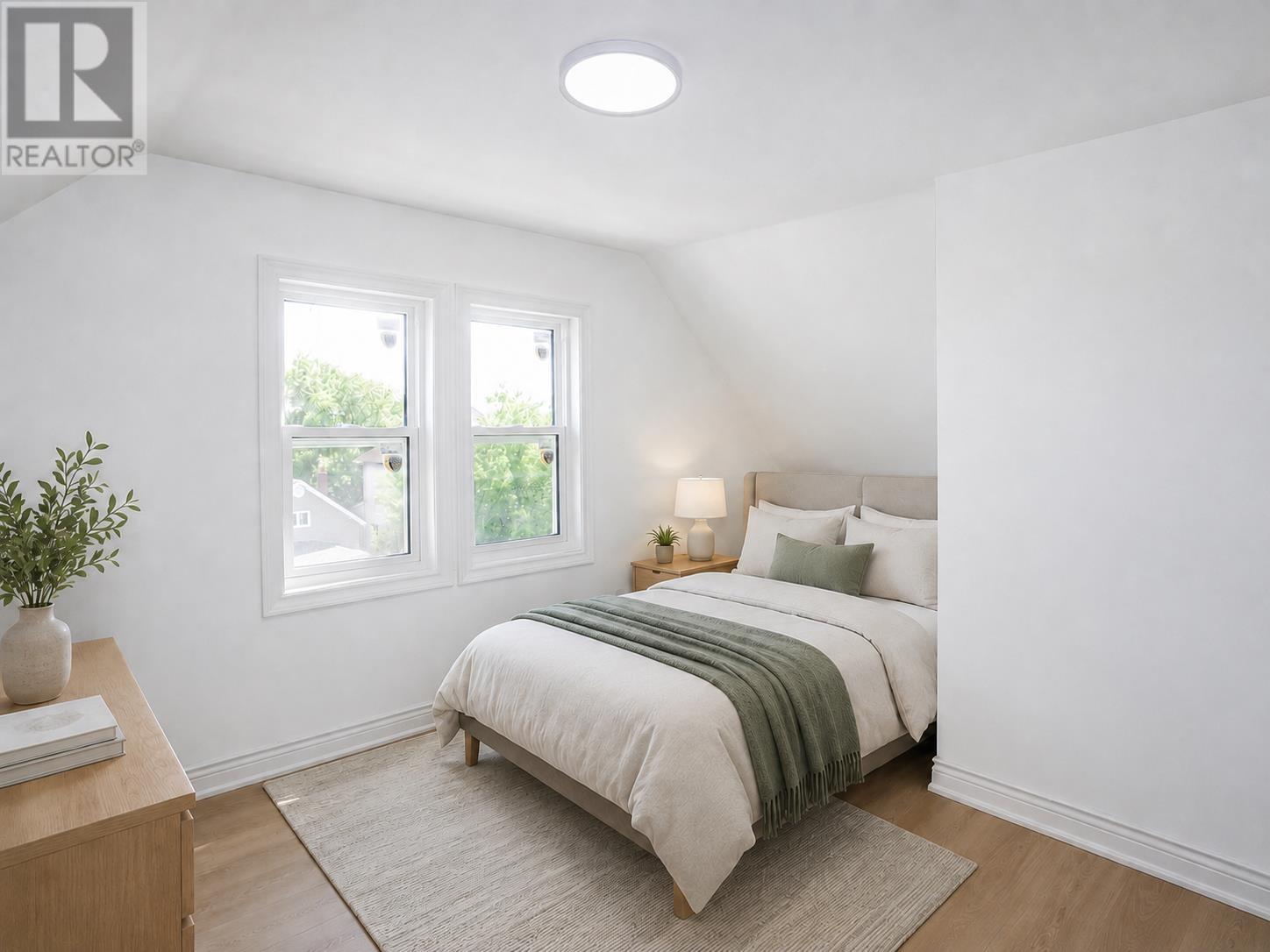 54 Cathcart ST - Image 12