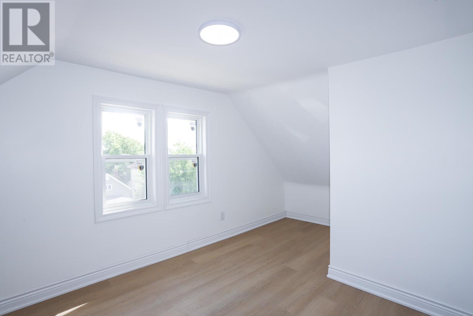 54 Cathcart ST - 13