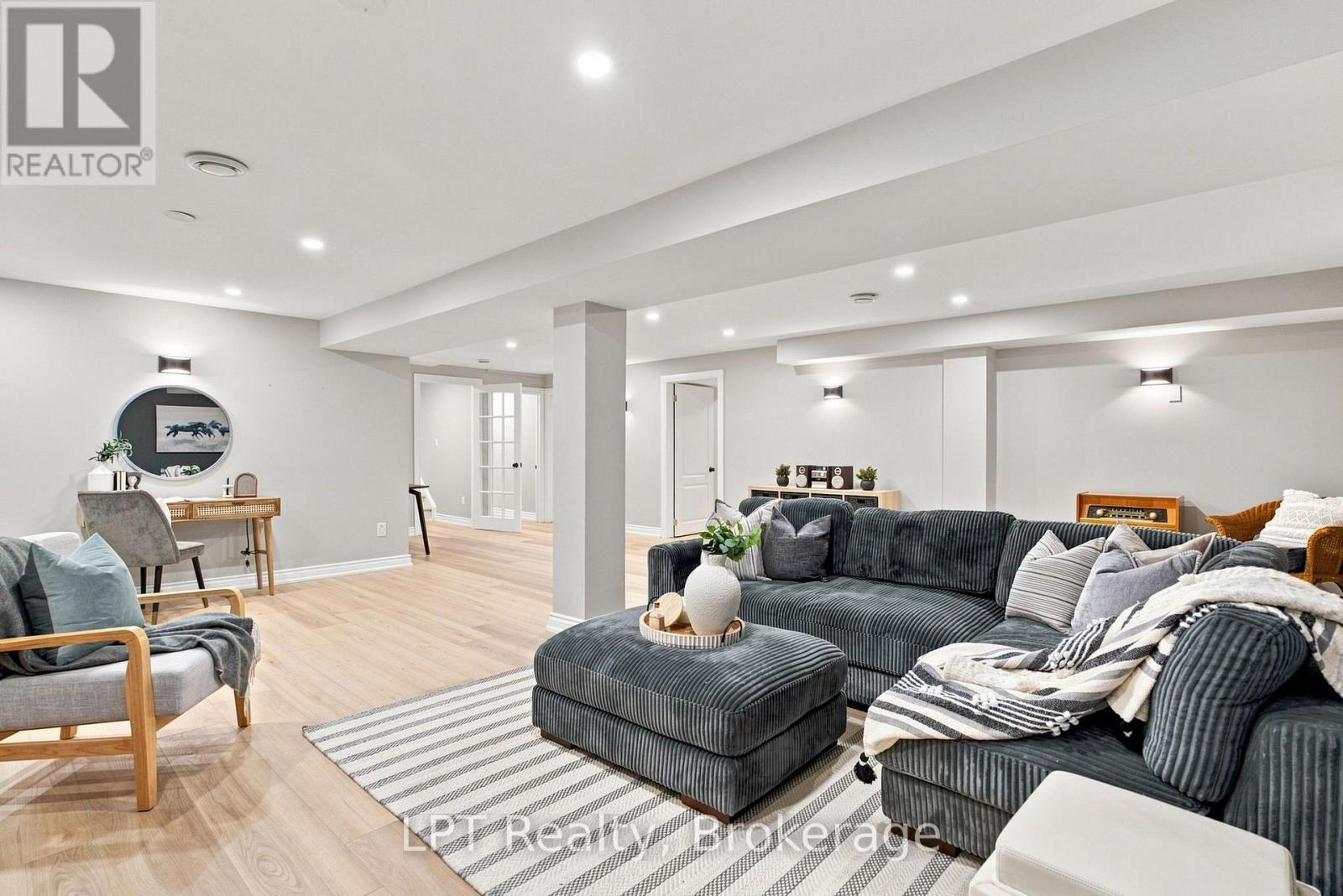 87 DARIUS HARNS DRIVE - 24