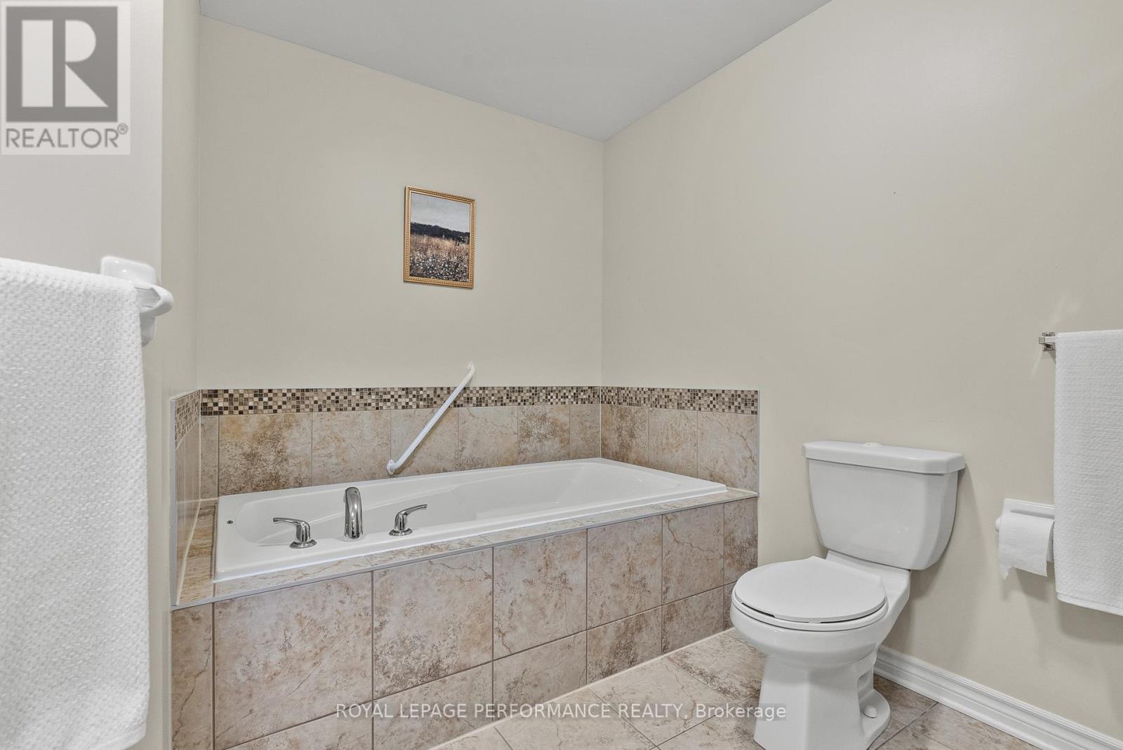 7 ABBEY CRESCENT - 21