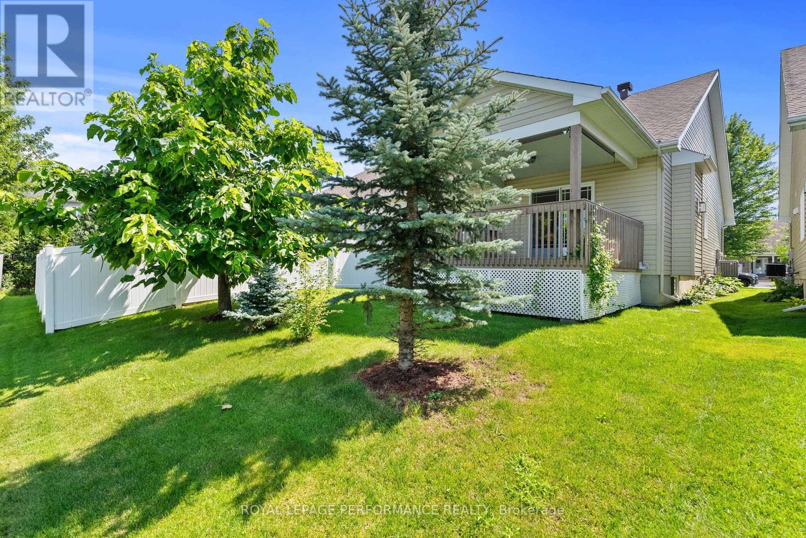 7 ABBEY CRESCENT - 34