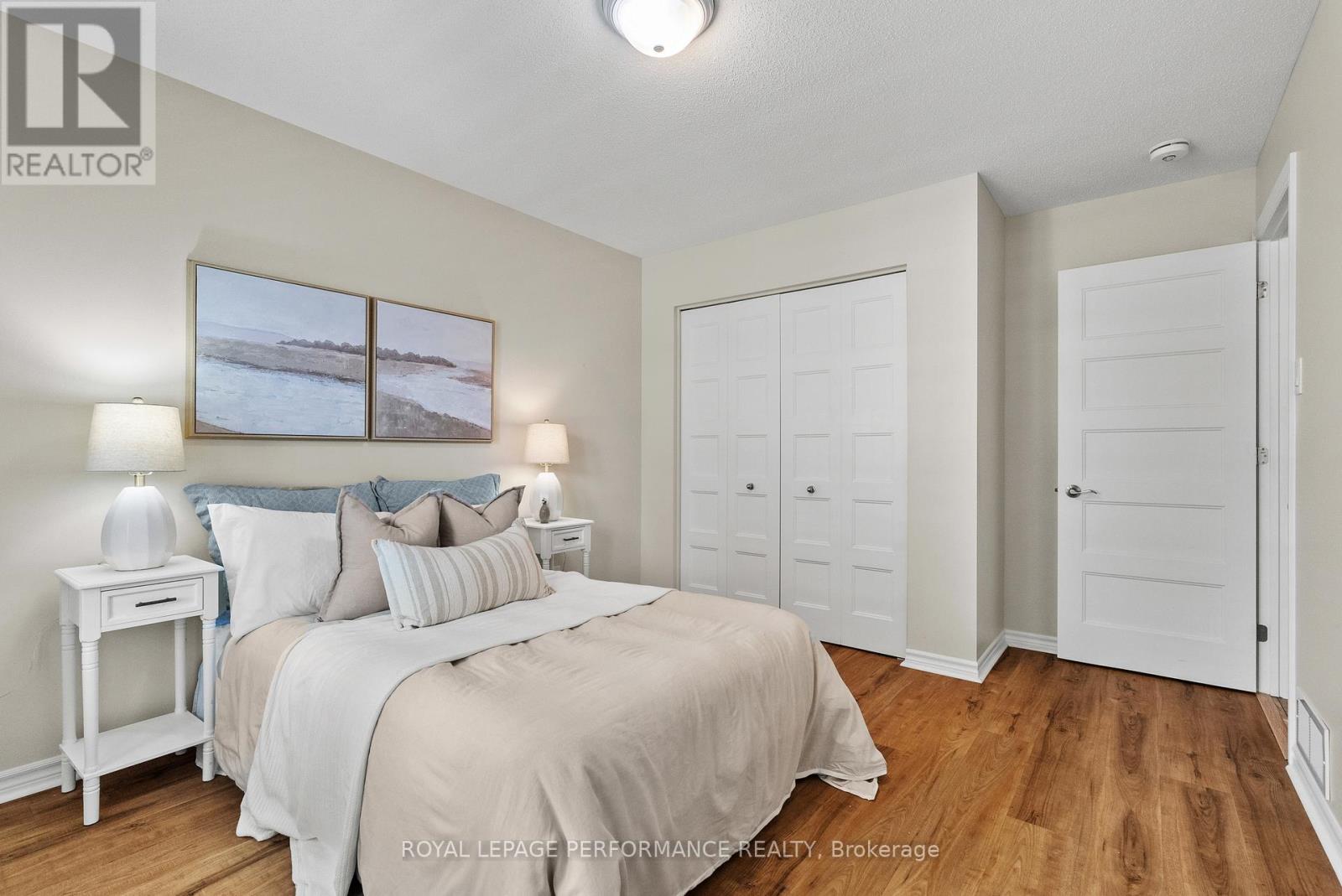 7 ABBEY CRESCENT - 6