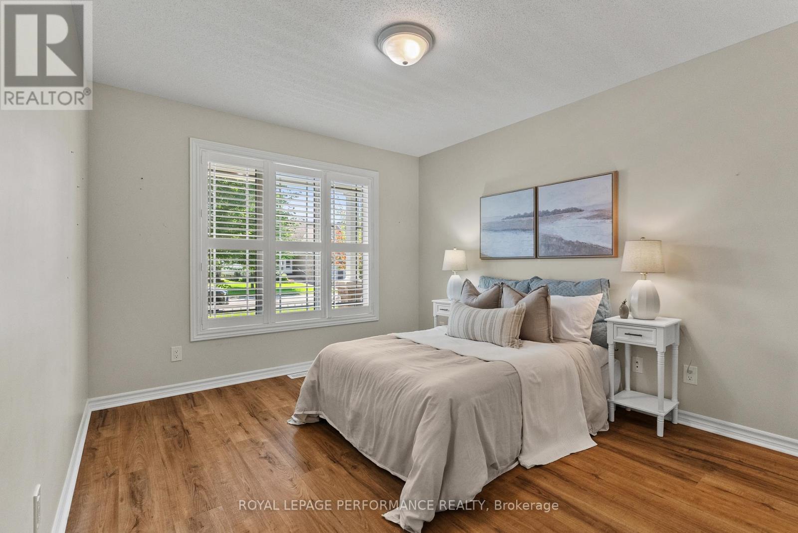 7 ABBEY CRESCENT - 7