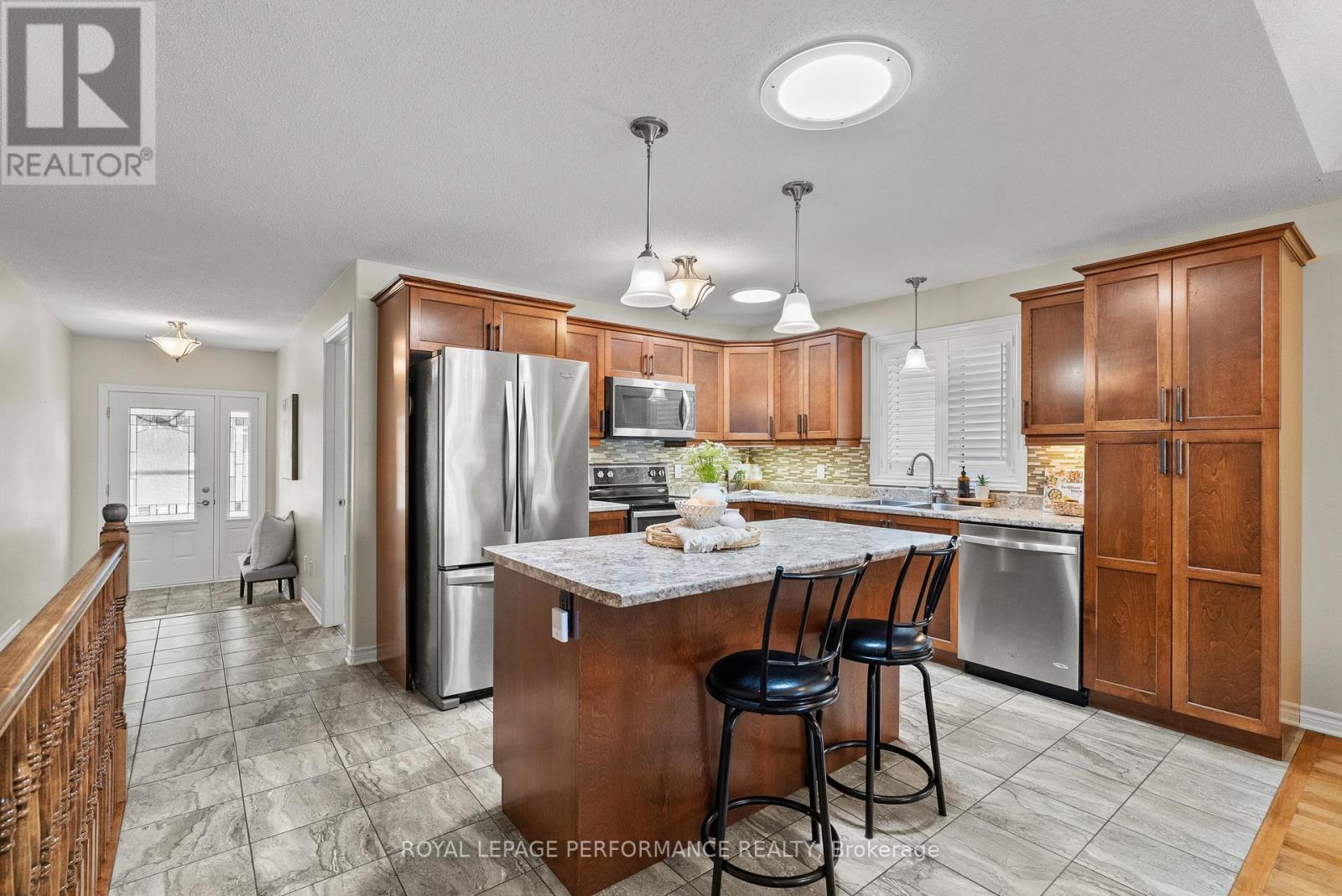 7 ABBEY CRESCENT - 8