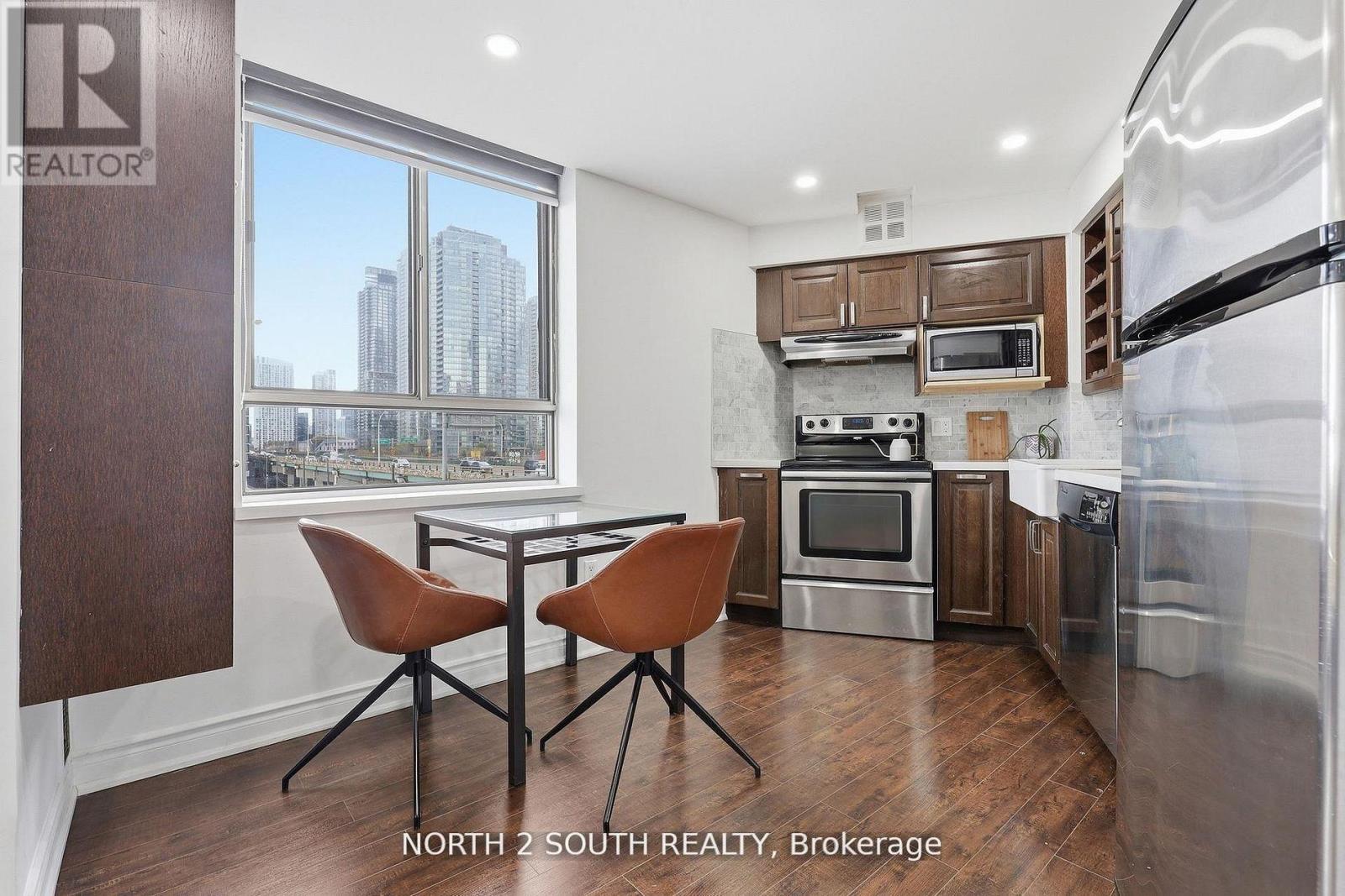 #505 270 QUEENS QUAY W - 3