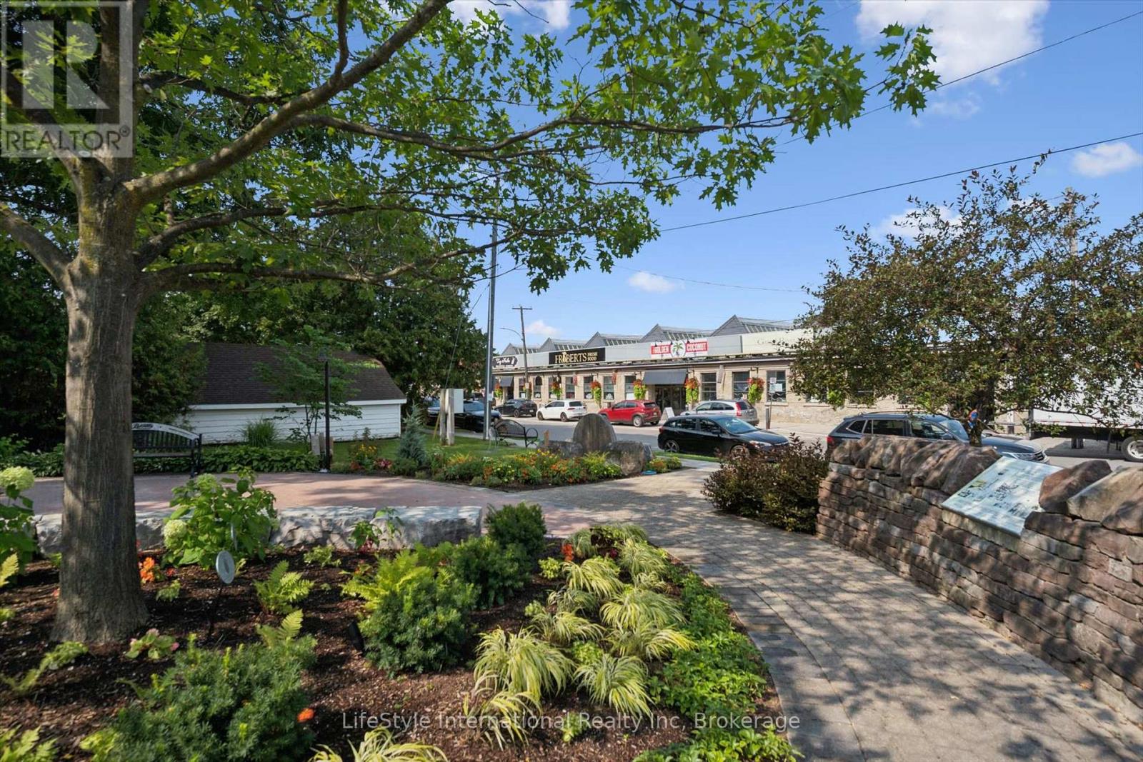 5 - 105 QUEEN STREET W