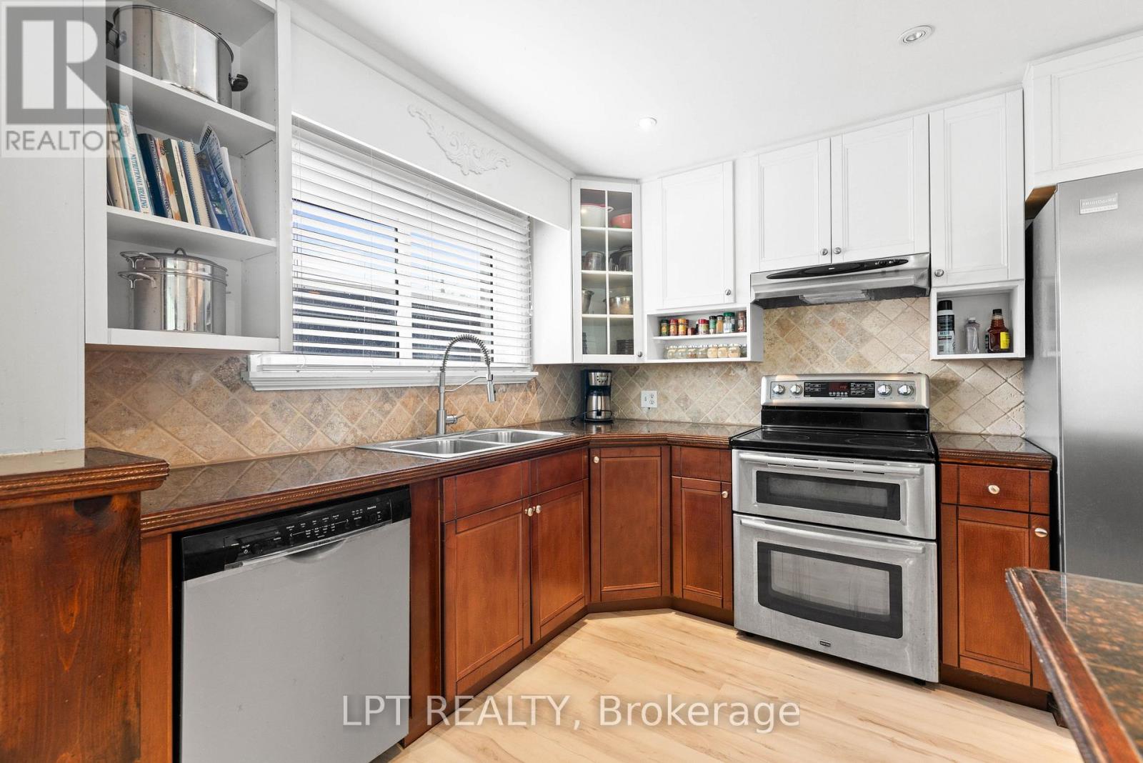 427 LAKE DRIVE E - 16