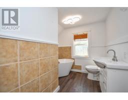 16 School Street, Hantsport, NS B0N1P0 Photo 28