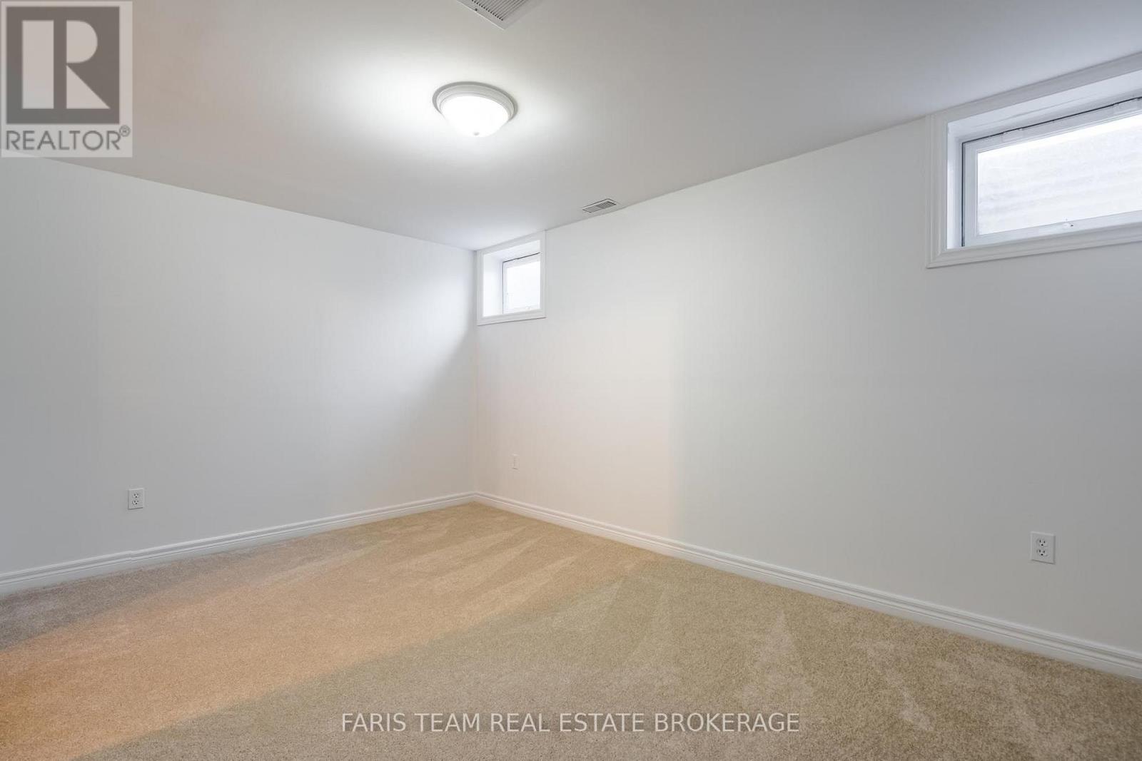 6 RAYMOND CRESCENT - 18