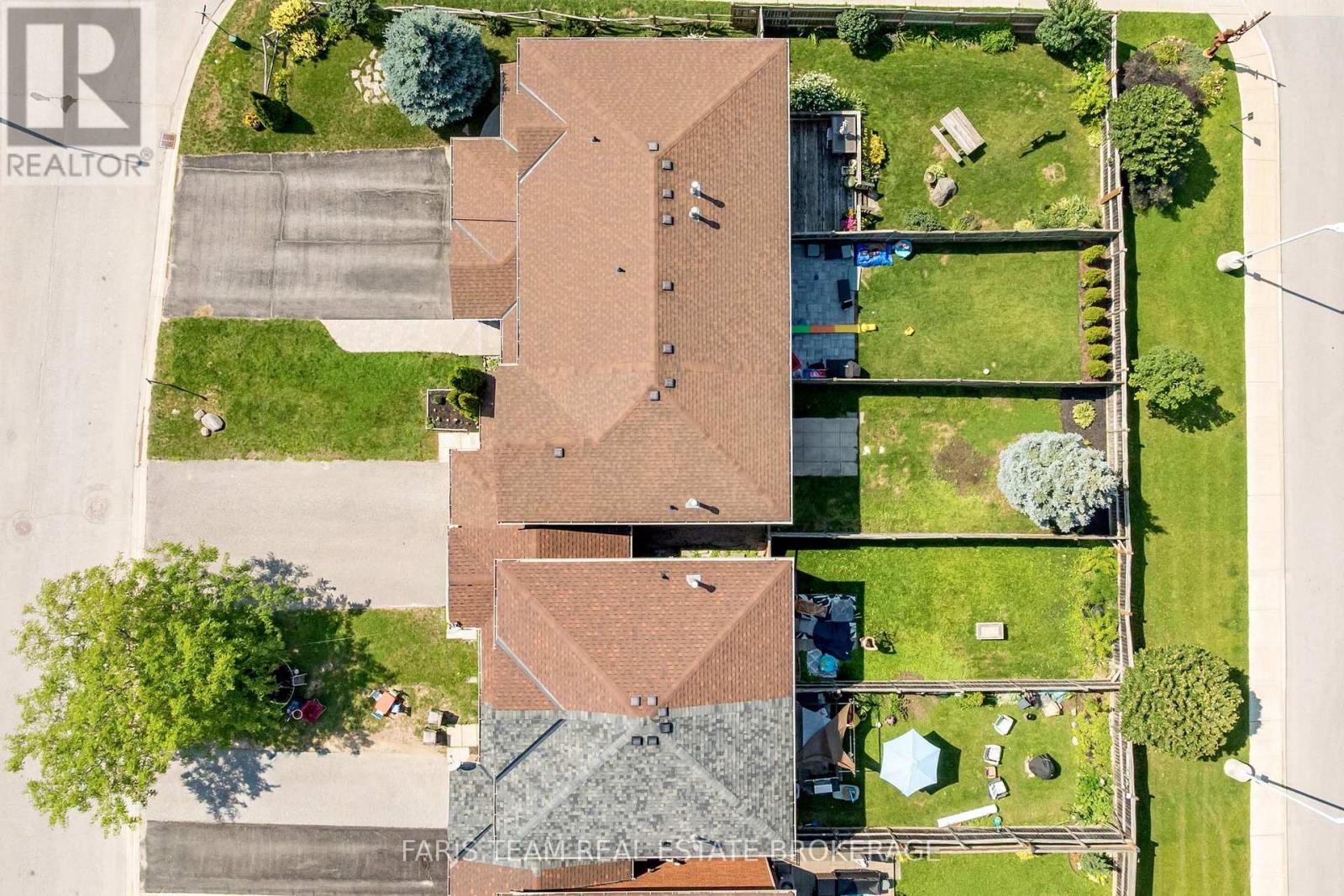 6 RAYMOND CRESCENT - 24